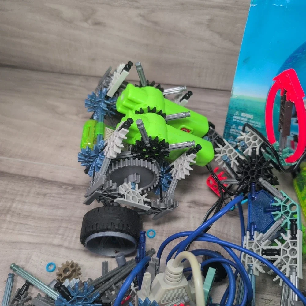 Vintage Cyber K'nex Ultra 63007 Make 5 Cyber Robots ( Missing Parts)